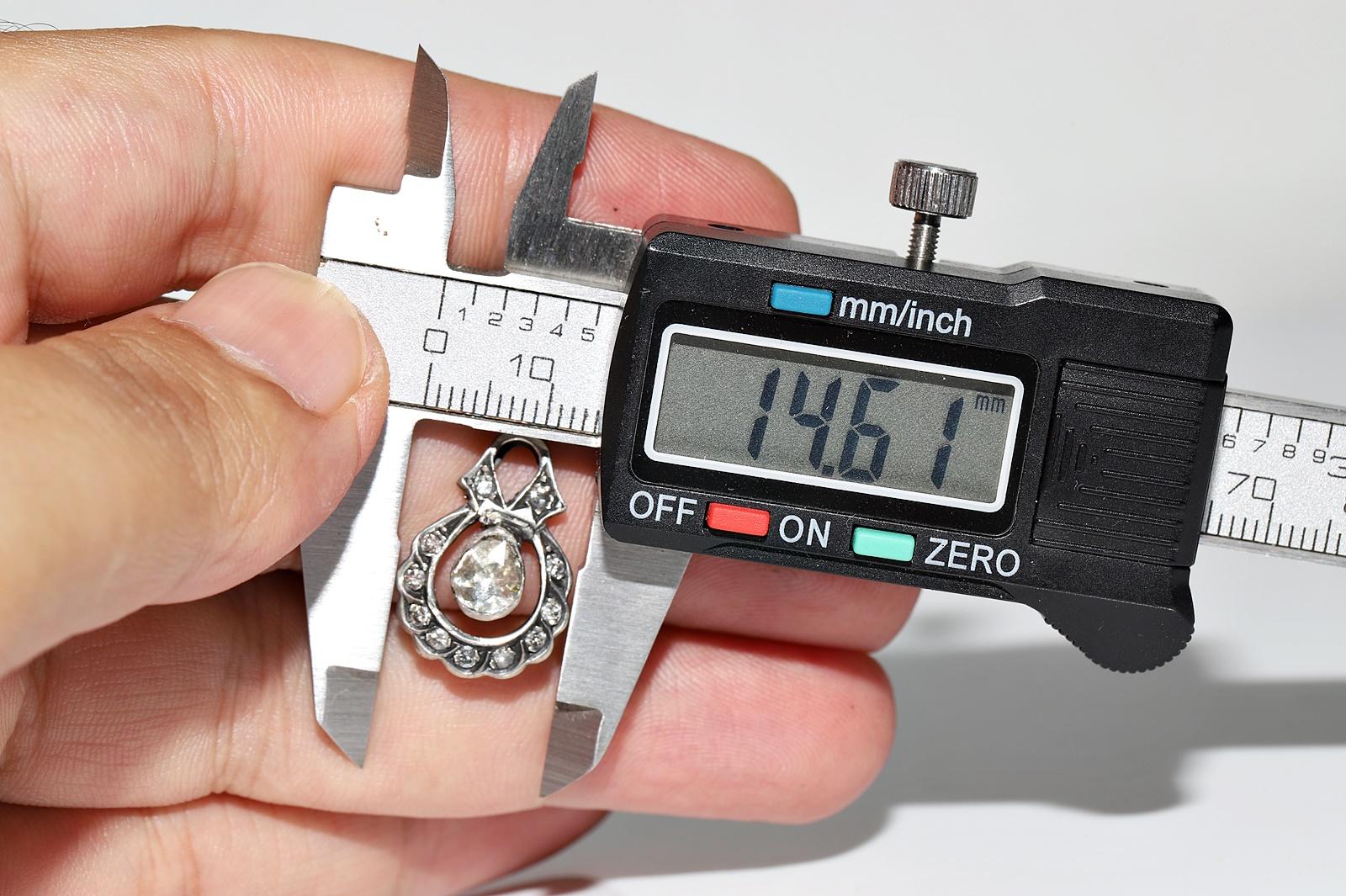 Circa 1970er Jahre  14k Gold Top Silber Natürlicher Diamant Dekorierter Tropfenohrring im Angebot 11