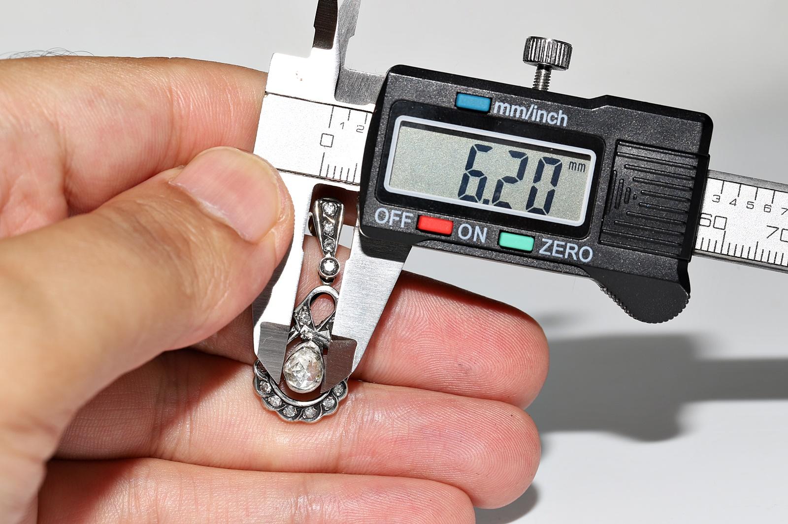 Circa 1970er Jahre  14k Gold Top Silber Natürlicher Diamant Dekorierter Tropfenohrring im Angebot 12