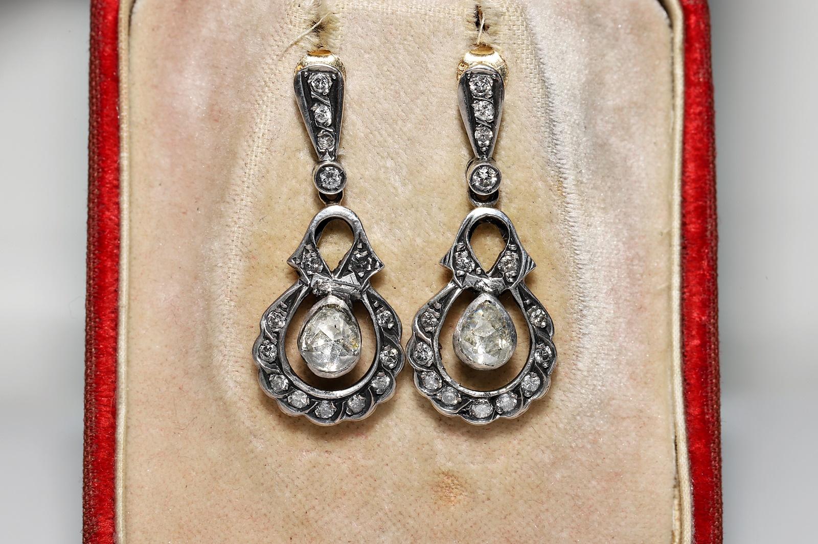 In sehr gutem Zustand.
Gesamtgewicht 7.1 Gramm.
Das Gesamtgewicht des Diamanten im Rosenschliff beträgt 0,90 ct.
Das Gesamtgewicht des Diamanten im Brillantschliff beträgt etwa 0,90 ct.
Die Box ist nicht enthalten.
Der Diamant hat die Farbe H-I-J-K