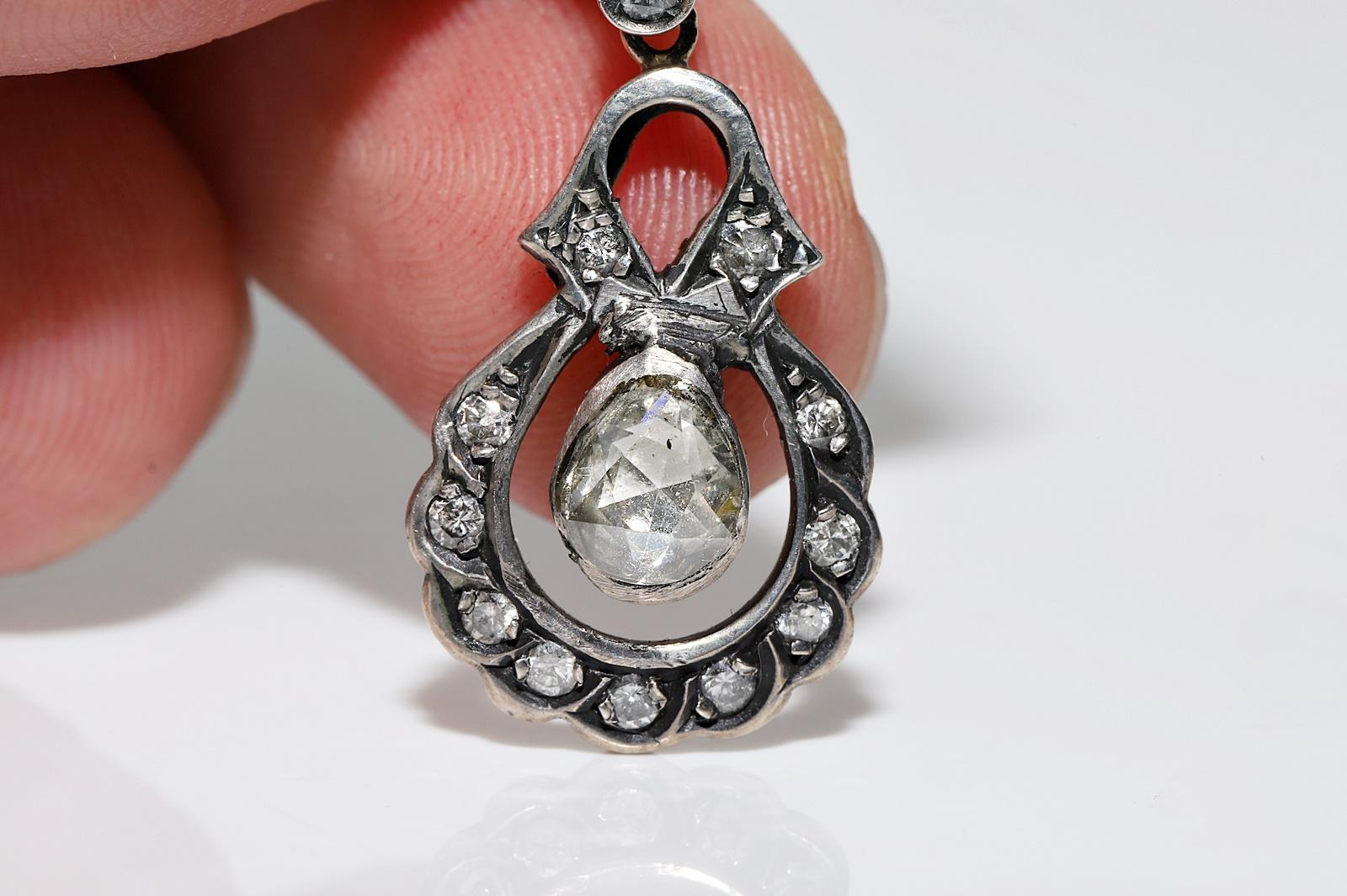 Circa 1970er Jahre  14k Gold Top Silber Natürlicher Diamant Dekorierter Tropfenohrring im Angebot 1