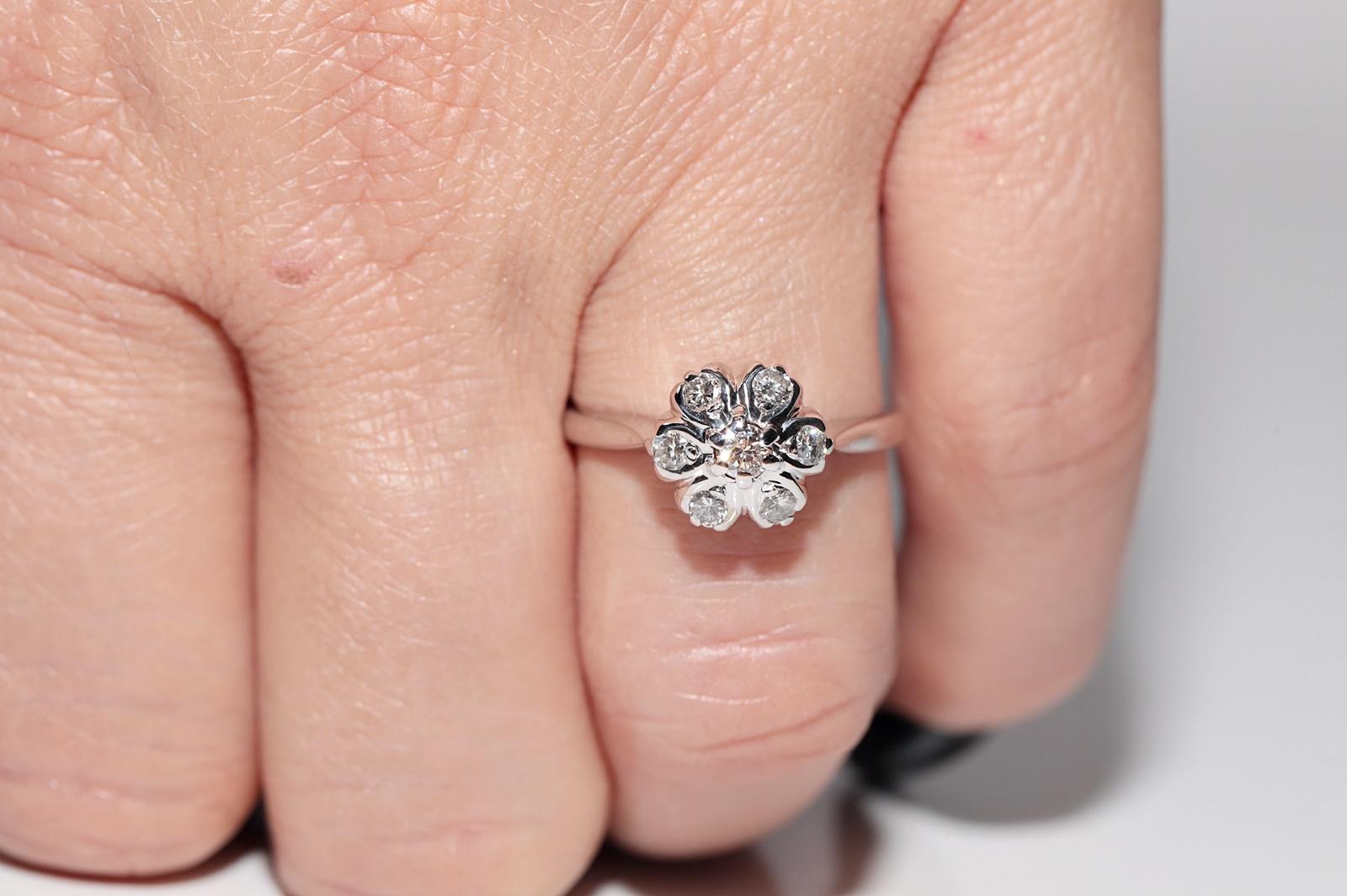 Vintage Circa 1970er Jahre 14k Weiß  Gold Natürlicher Diamant Dekorierter Hübscher Ring im Angebot 8
