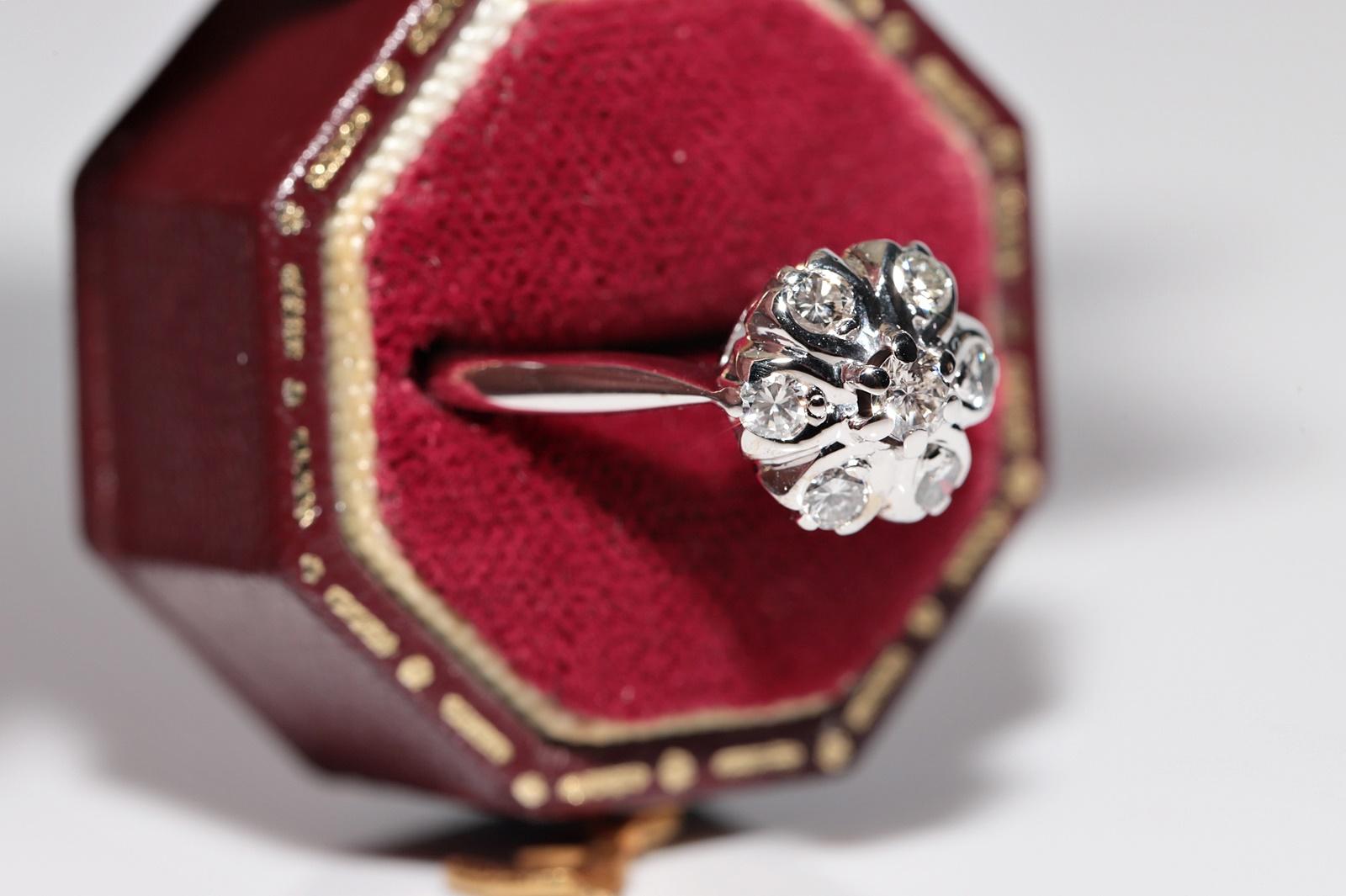 Vintage Circa 1970er Jahre 14k Weiß  Gold Natürlicher Diamant Dekorierter Hübscher Ring (Retro) im Angebot