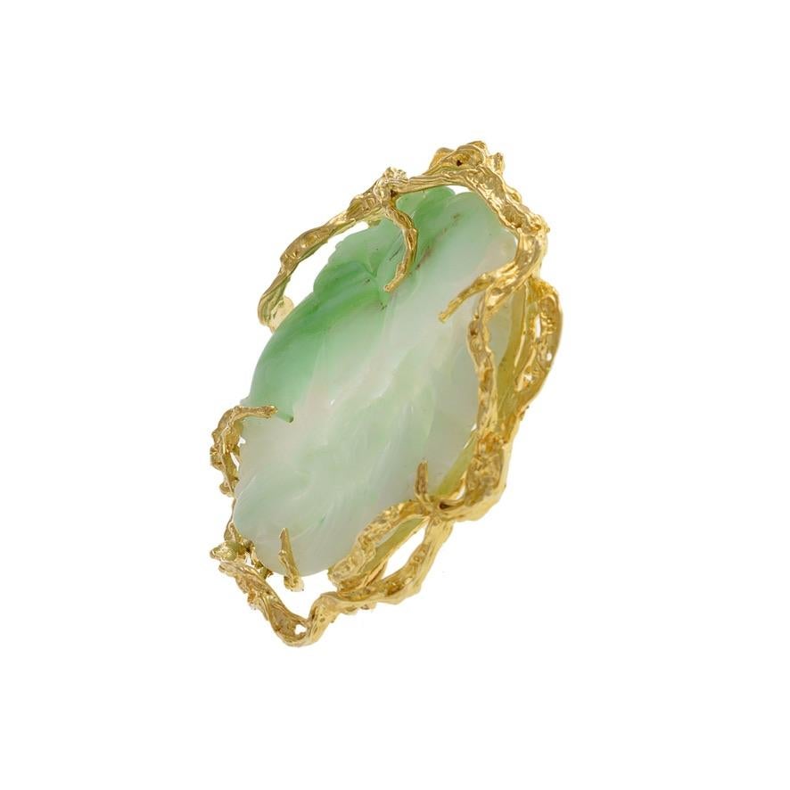 Vintage Circa 1970er Jahre 14KT Gelbgold echte große grüne und weiße Jade-Schnitzerei (Gemischter Schliff) im Angebot