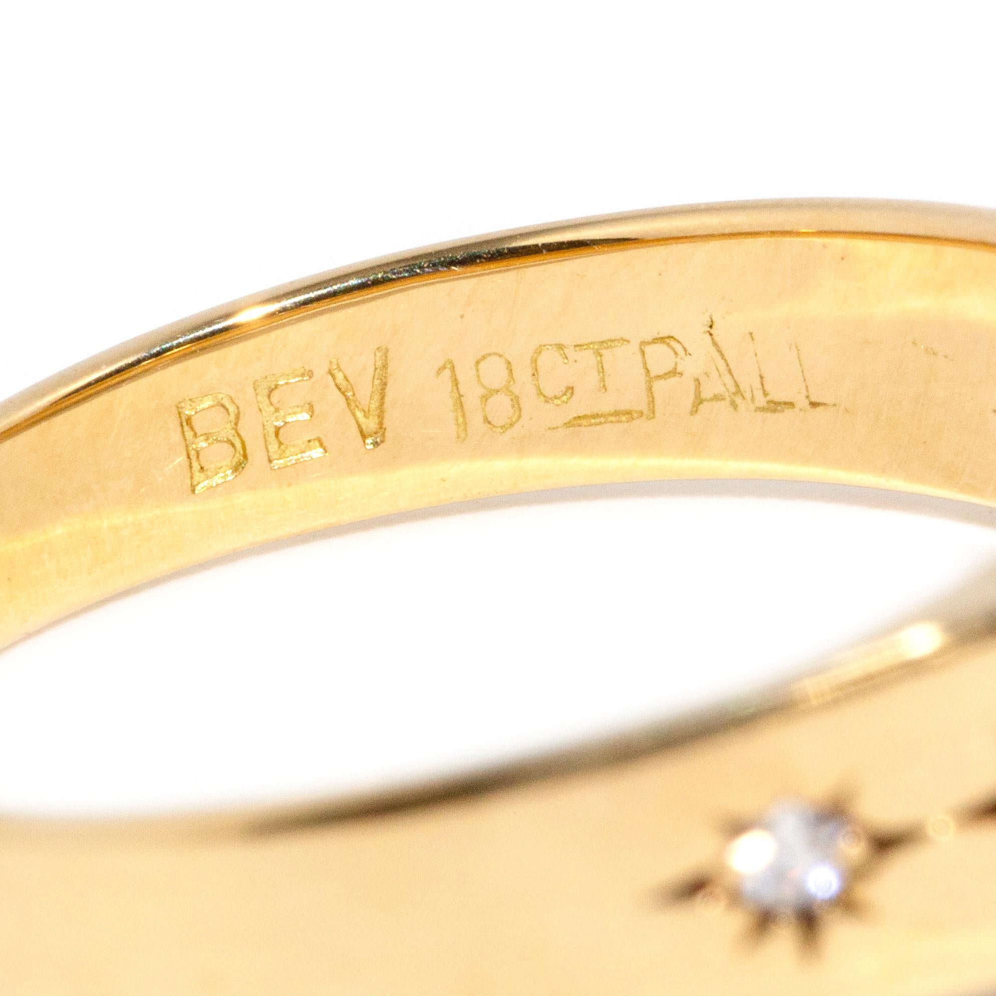 Vintage circa 1970s 1.62 Carat Sapphire & Star Set Diamond 18 Carat Gold Ring For Sale 3