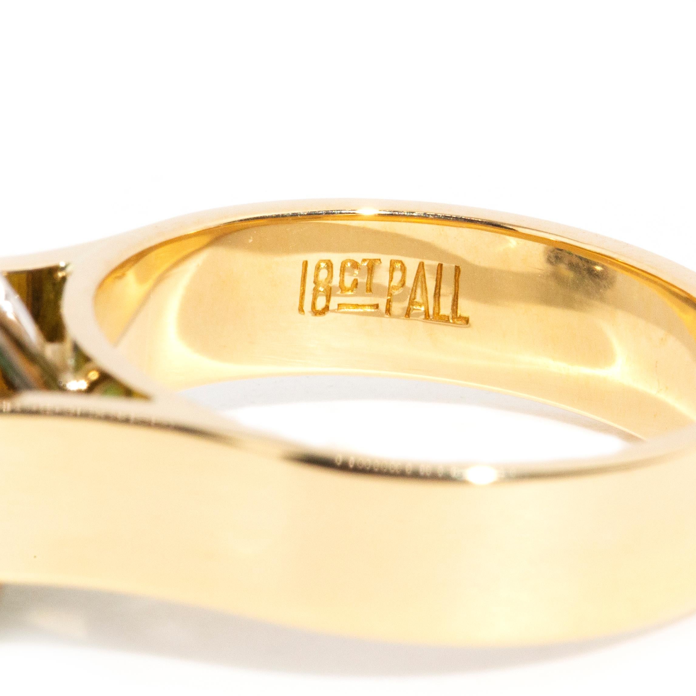 Solitär-Ring aus 18 Karat Gold mit grünem Saphir im Smaragdschliff, ca. 1970er Jahre 3