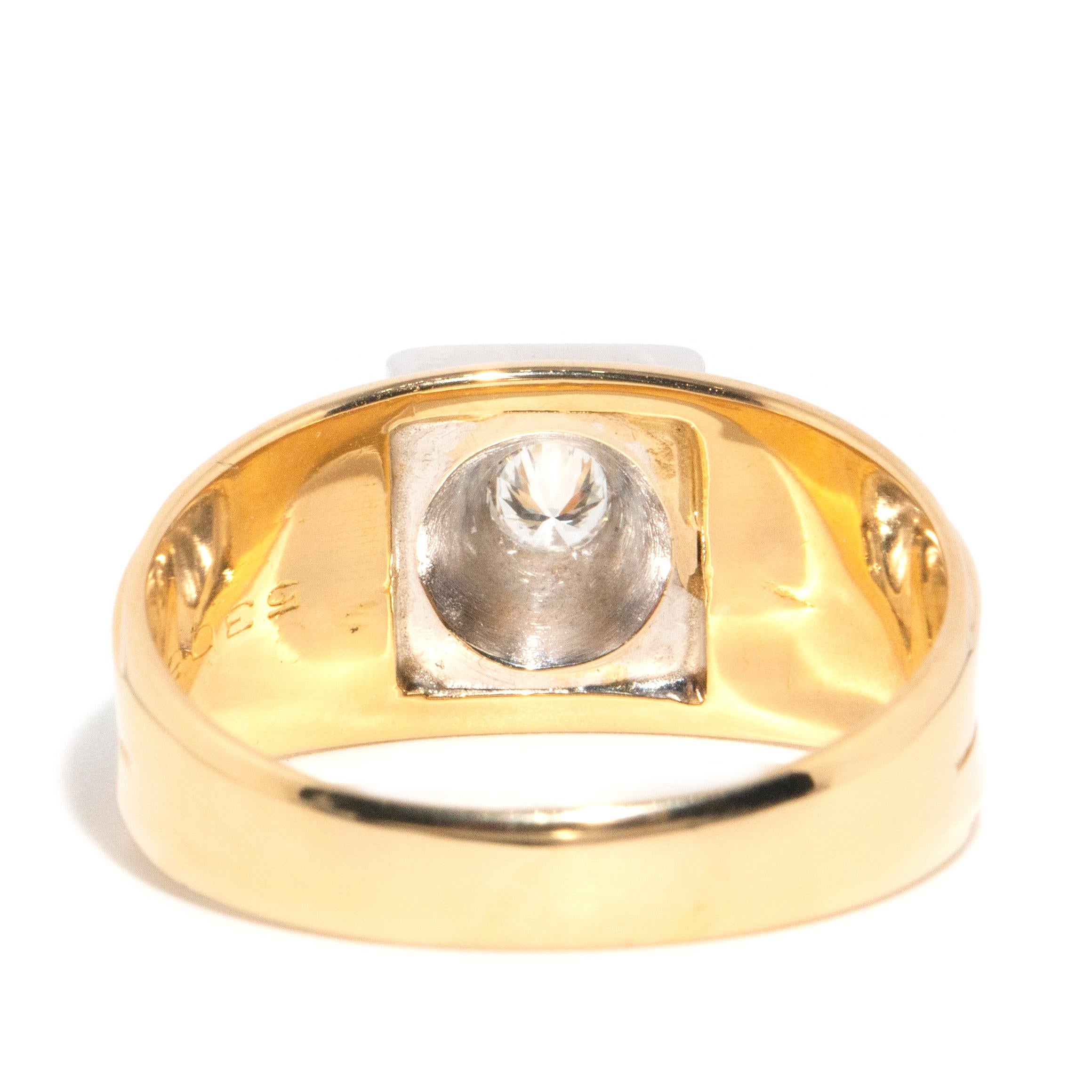 Round Cut Vintage circa 1970s 18 Carat Yellow Gold Star Set Diamond Unisex Signet Ring