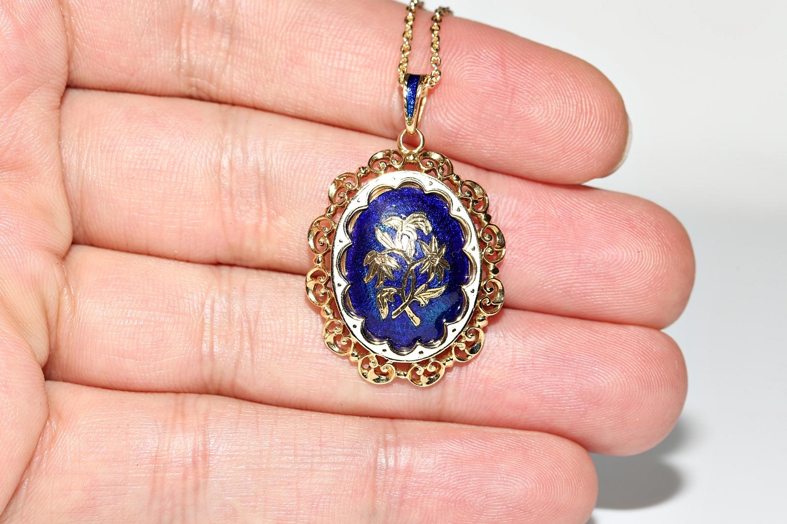 Vintage Circa 1970s 18k Gold Enamel Decorated Pendant Necklace  In Good Condition For Sale In Fatih/İstanbul, 34