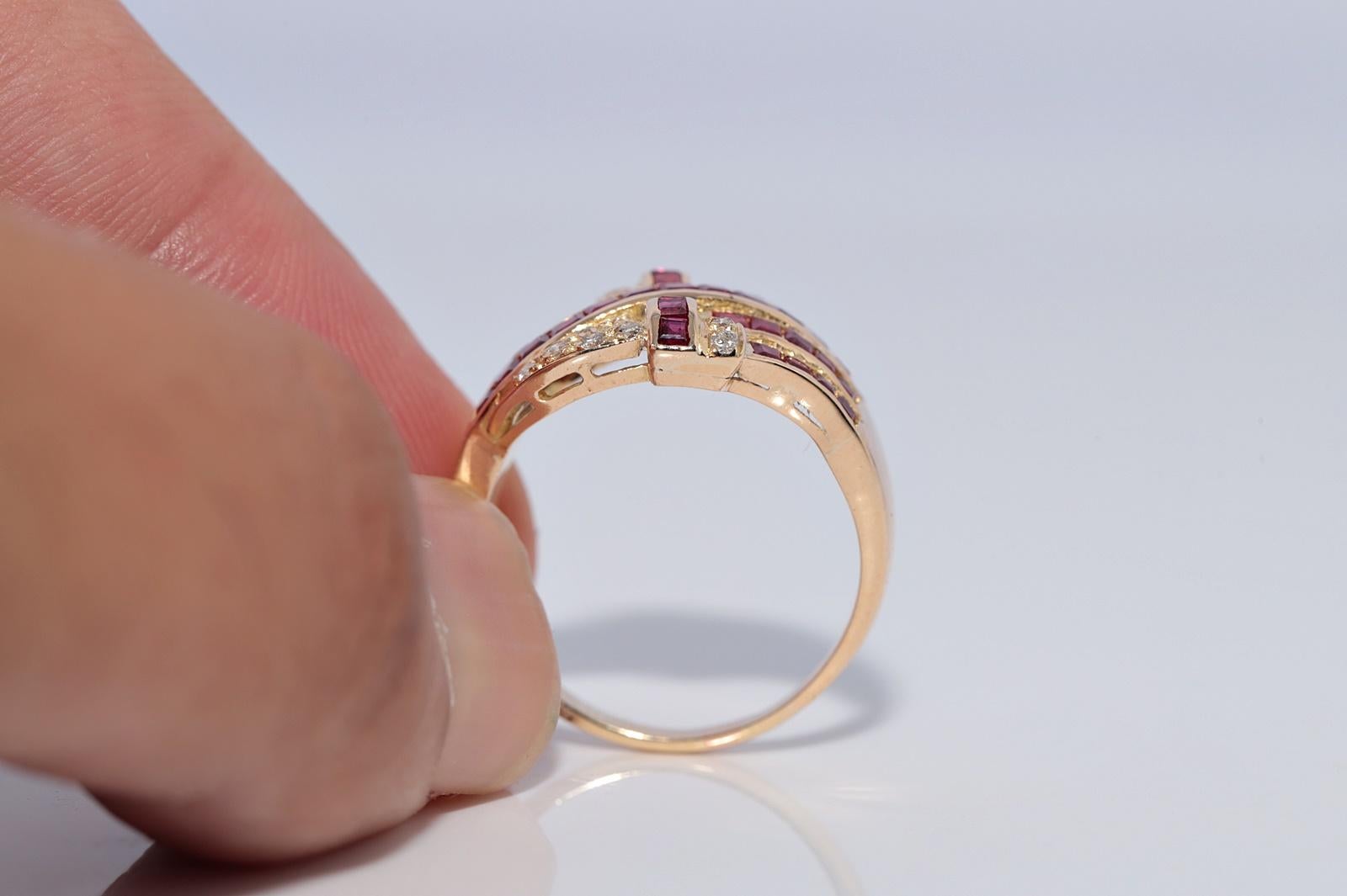 Vintage CIRCA 1970er Jahre 18k Gold natürlichen Kaliber geschnitten Rubin und Diamant dekoriert Ring im Zustand „Gut“ im Angebot in Fatih/İstanbul, 34
