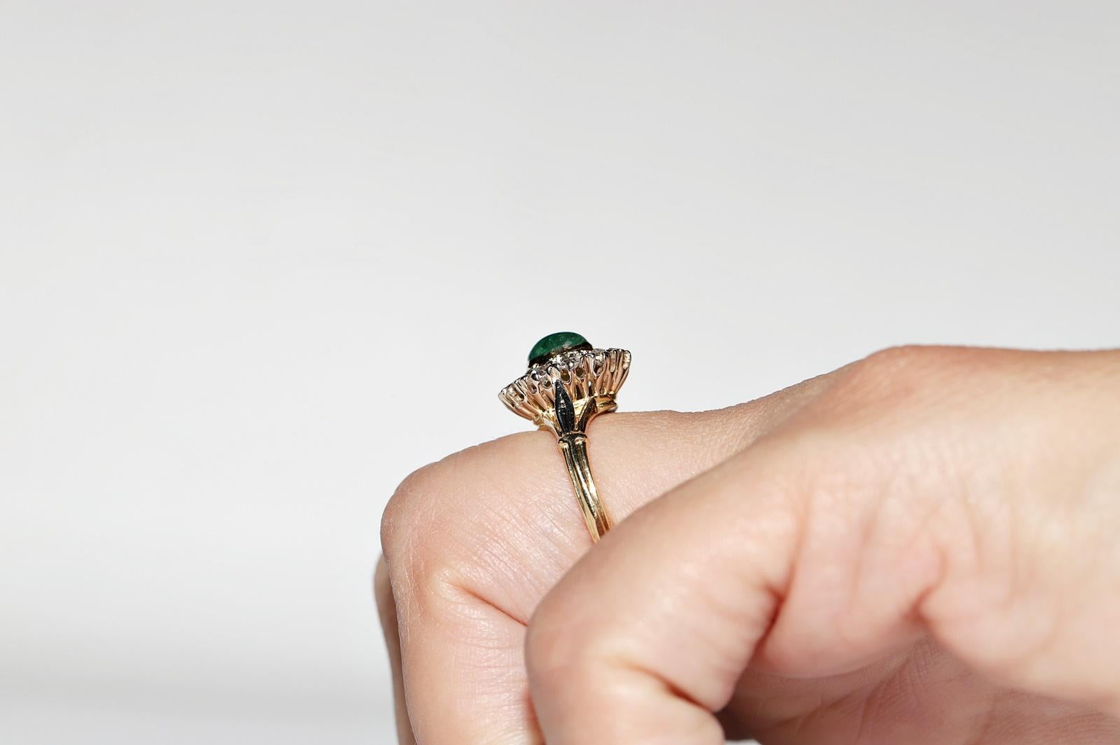 Vintage-Ring aus 18 Karat Gold mit natürlichem Diamant und Smaragd im Cabochon-Schliff, ca. 1970er Jahre (Brillantschliff)