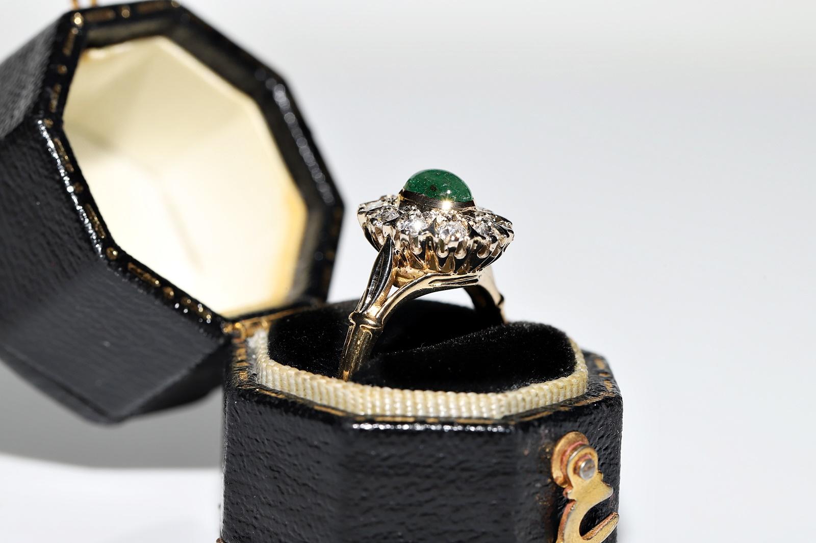 Vintage-Ring aus 18 Karat Gold mit natürlichem Diamant und Smaragd im Cabochon-Schliff, ca. 1970er Jahre im Zustand „Gut“ in Fatih/İstanbul, 34