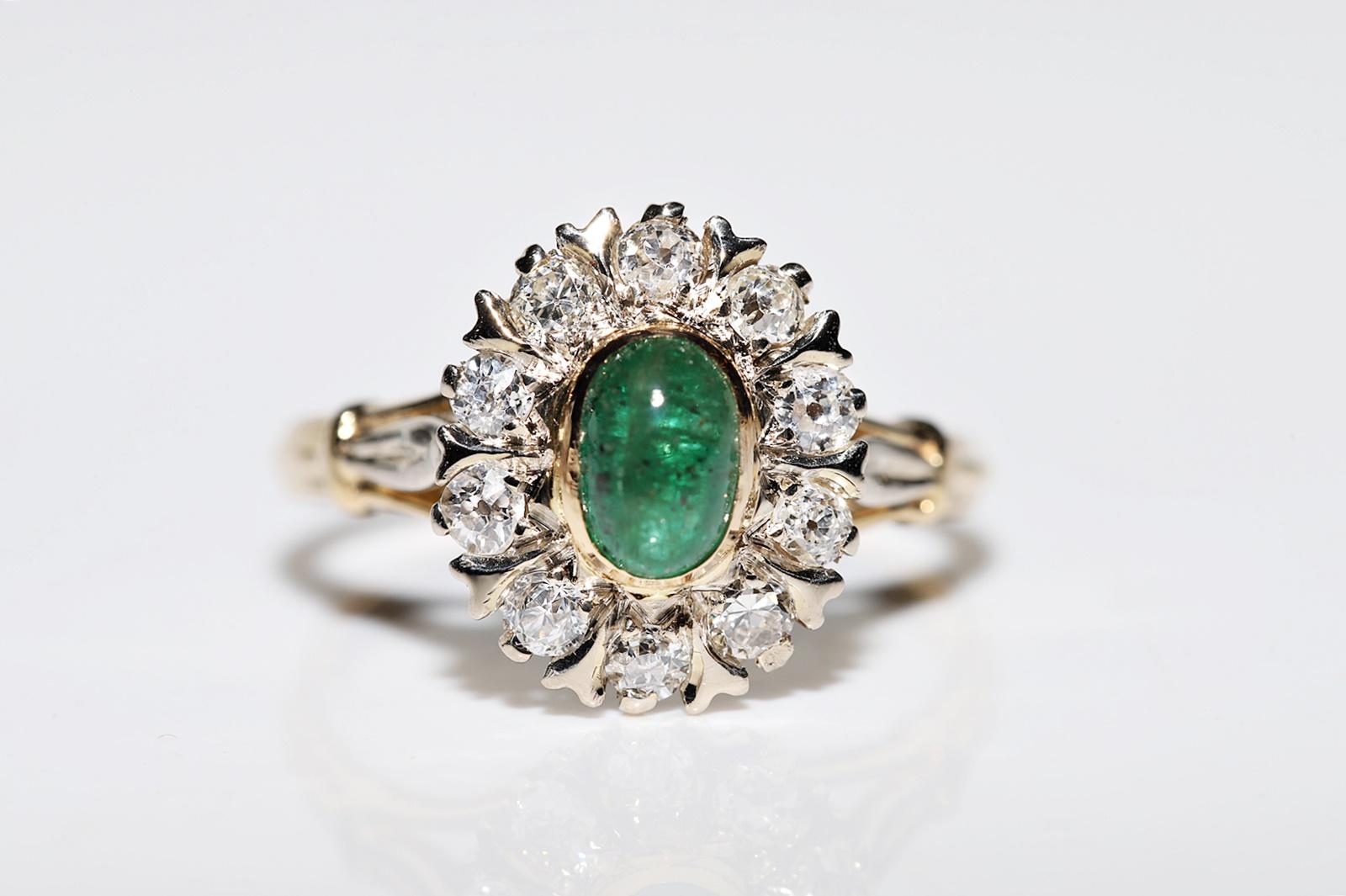 Vintage-Ring aus 18 Karat Gold mit natürlichem Diamant und Smaragd im Cabochon-Schliff, ca. 1970er Jahre Damen