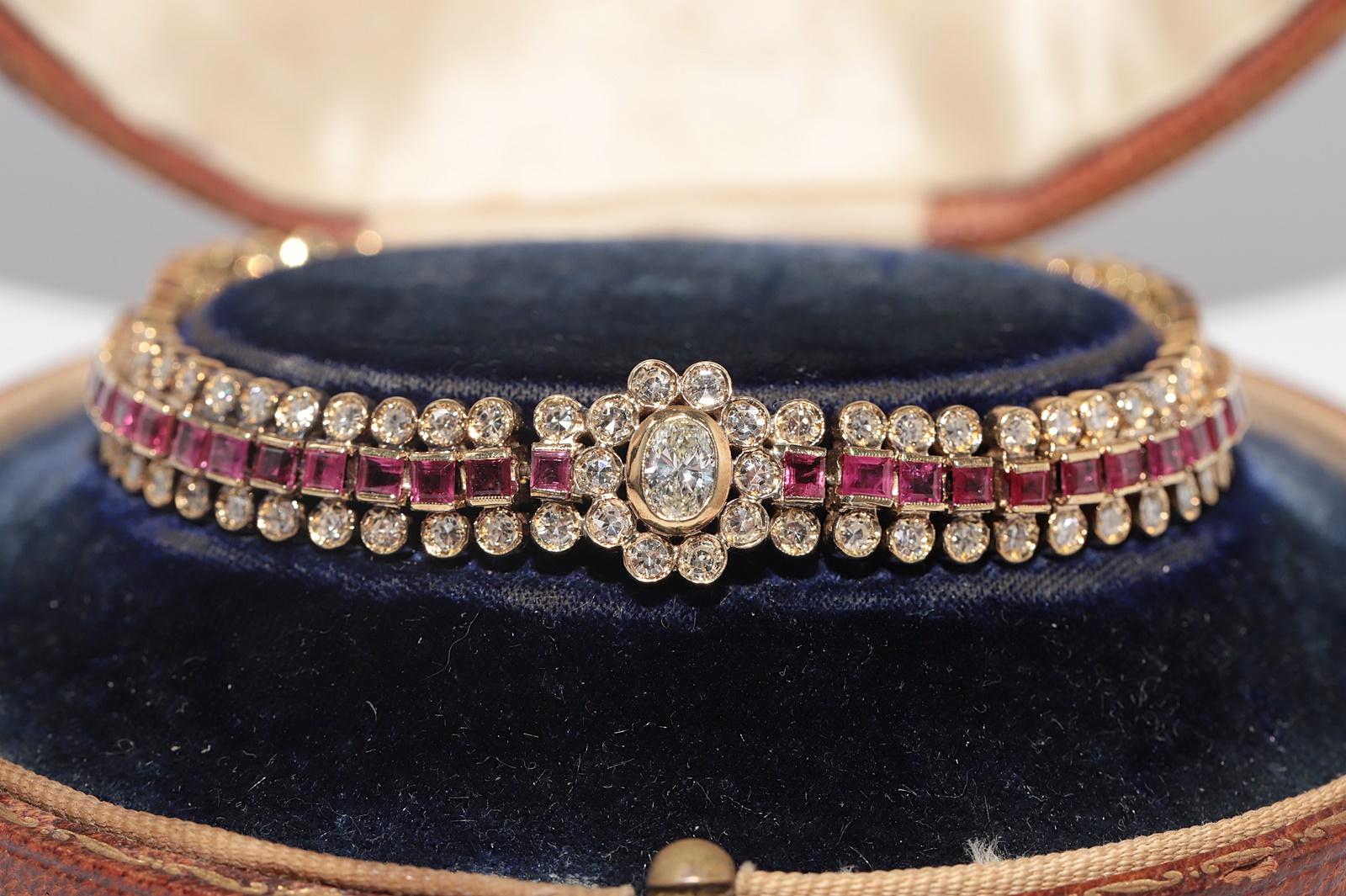 In very good condition.
Total weight 35.6 grams.
Totally is diamond 4.70 ct.
The diamond is has G-H color and vvs1-vs1 clarity.
Totally is ruby 3 ct.
Total lenght bracelet 19 cm.
The box is not included.
Please contact for any questions.