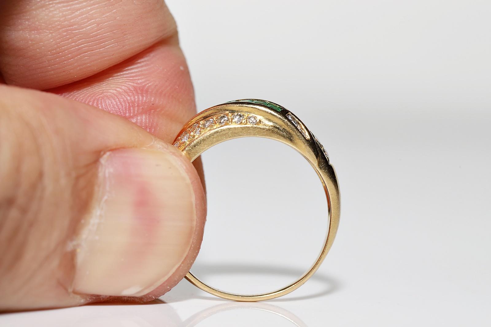 Vintage Circa 1970s 18k Gold Natural Diamond And Caliber Emerald Ring For Sale 8