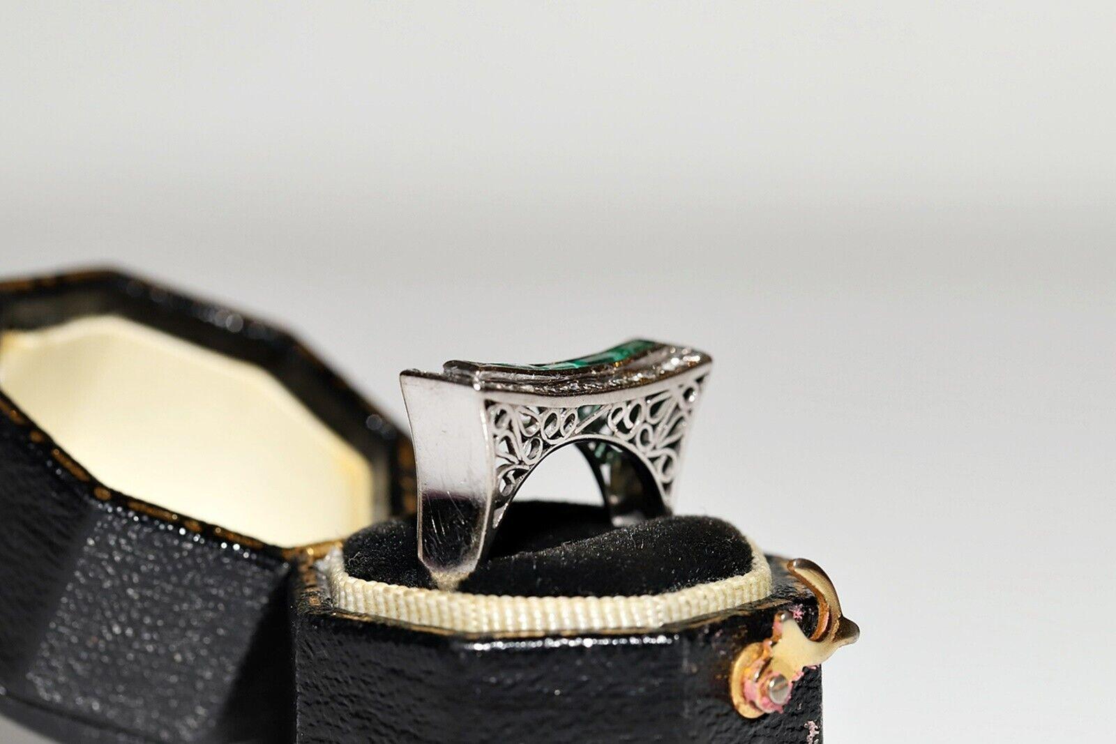 Vintage Circa 1970s 18k Gold Natural Diamond And Caliber Emerald Ring For Sale 11
