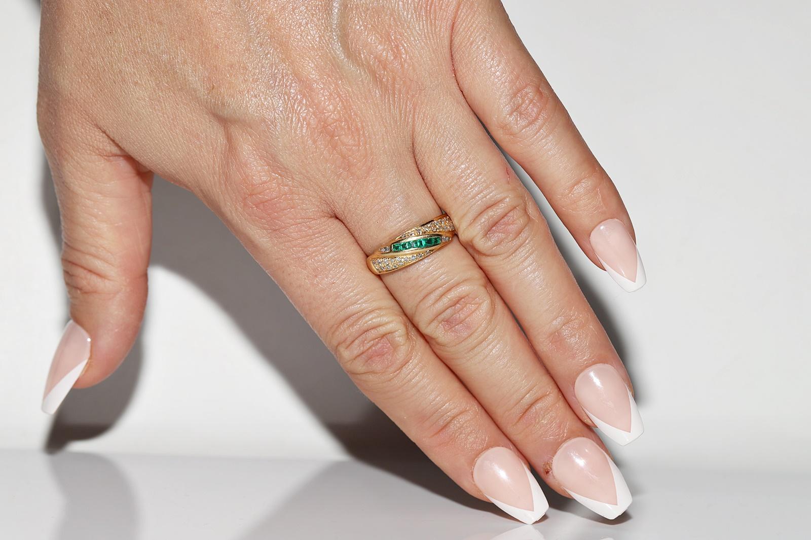 In very good condition.
Total weight is 4.1 grams.
Totally is diamond 0.55 ct.
The diamond is has H color and vvs-vs-s1 clarity.
Totally is emerald 0.30 ct.
Ring size is US 7 (We offer free resizing)
We can make any size.
Box is not included.
Please