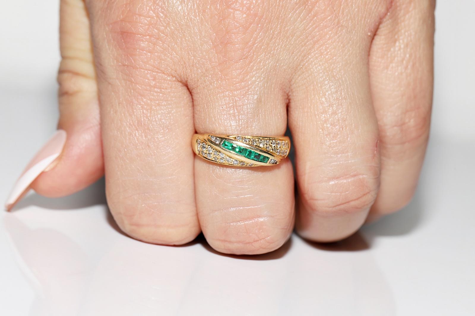 Retro Vintage Circa 1970s 18k Gold Natural Diamond And Caliber Emerald Ring  For Sale