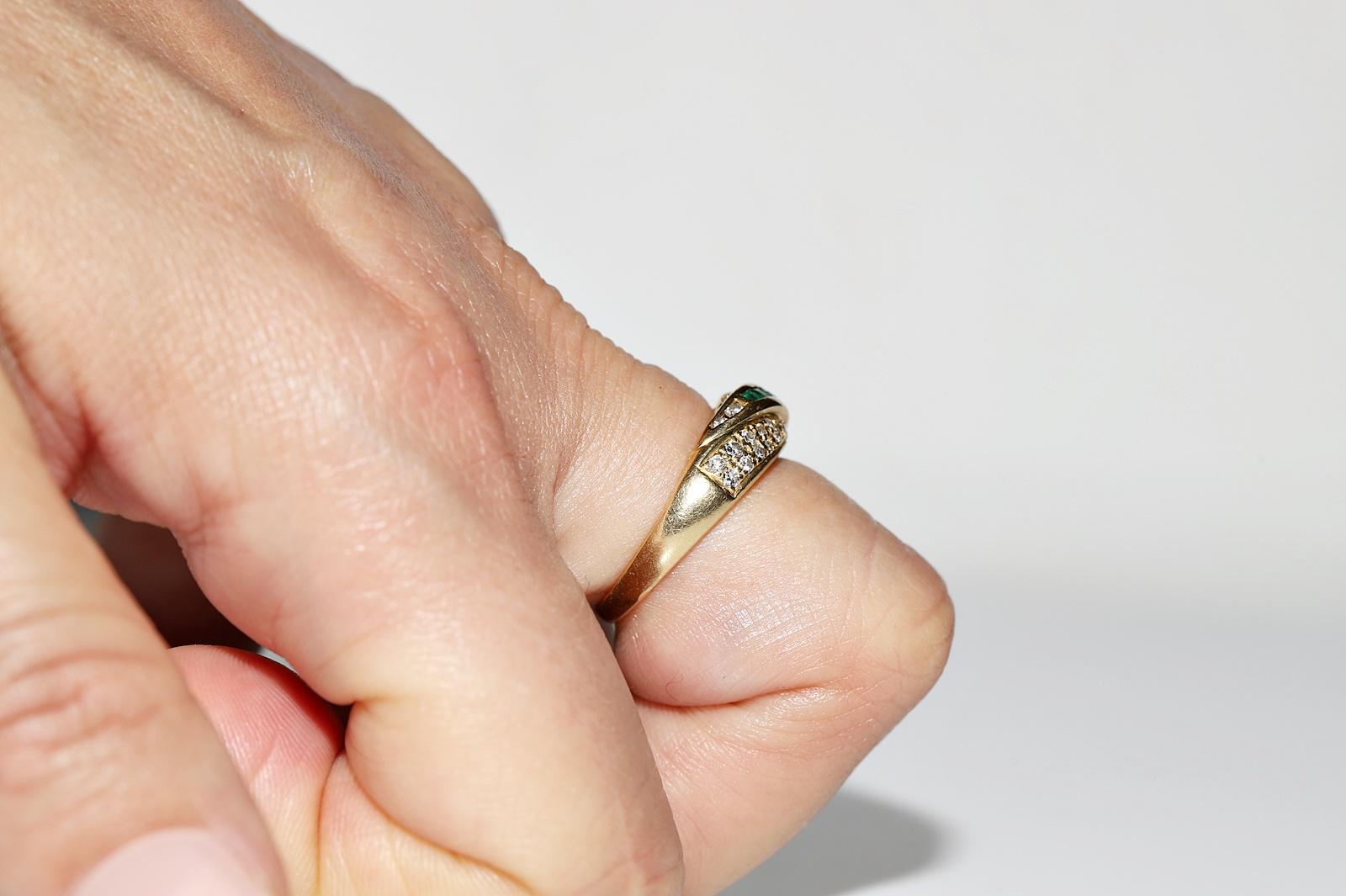 Brilliant Cut Vintage Circa 1970s 18k Gold Natural Diamond And Caliber Emerald Ring For Sale