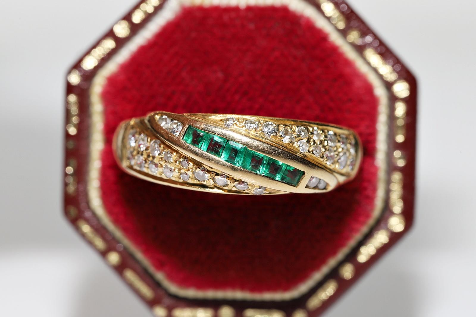 Women's Vintage Circa 1970s 18k Gold Natural Diamond And Caliber Emerald Ring  For Sale