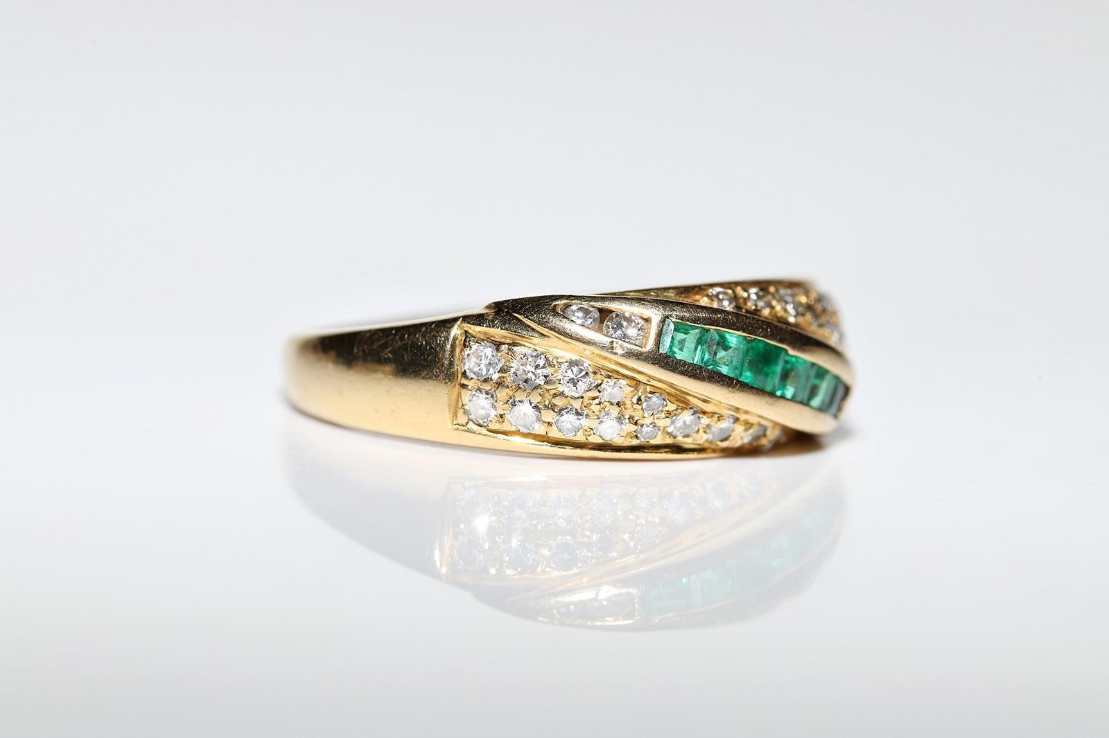 Vintage Circa 1970s 18k Gold Natural Diamond And Caliber Emerald Ring For Sale 2