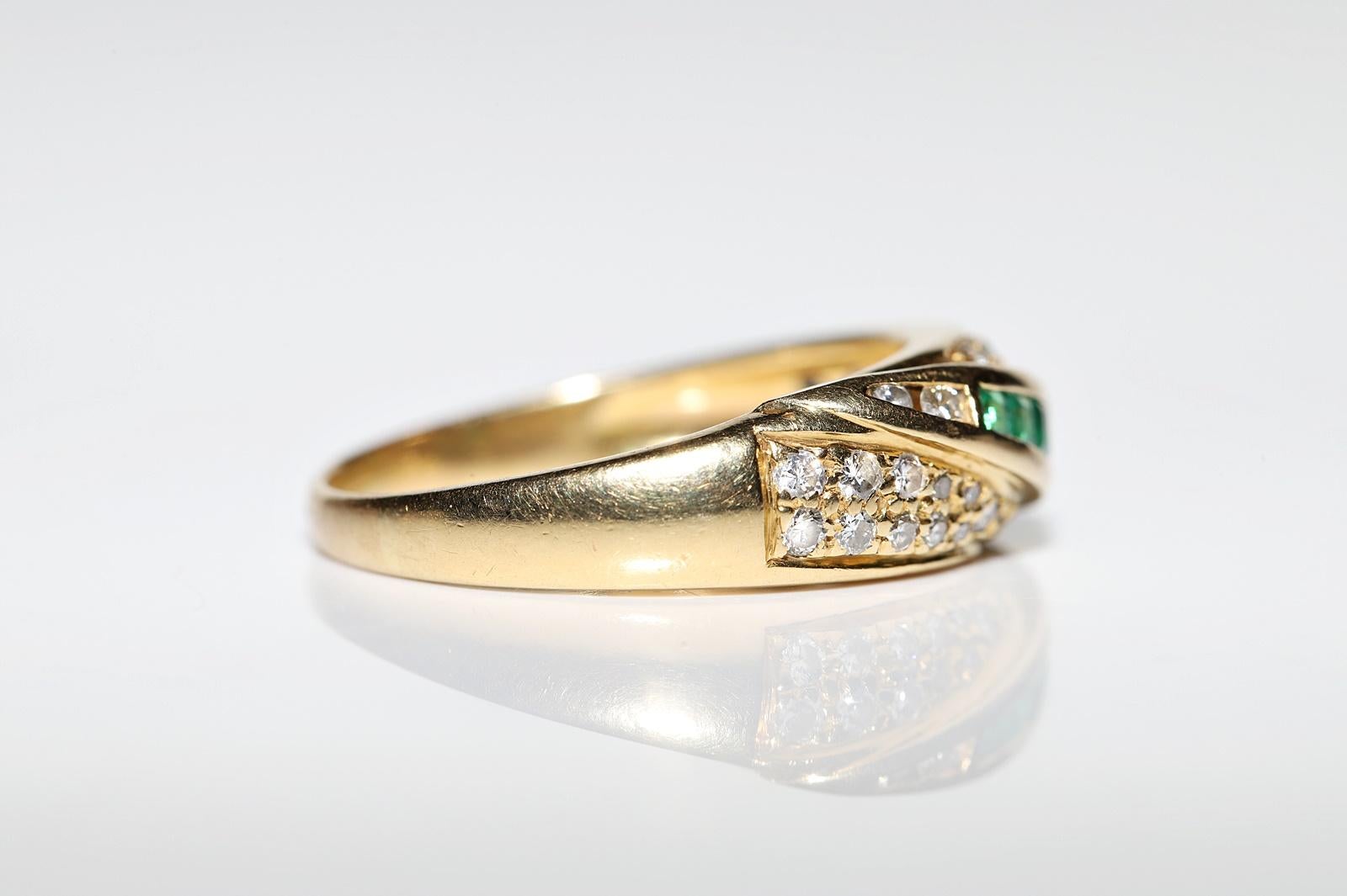 Vintage Circa 1970s 18k Gold Natural Diamond And Caliber Emerald Ring For Sale 3