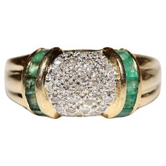 Vintage Circa 1970er Jahre 18k Gold Natürlicher Diamant und Kaliber Smaragd Ring