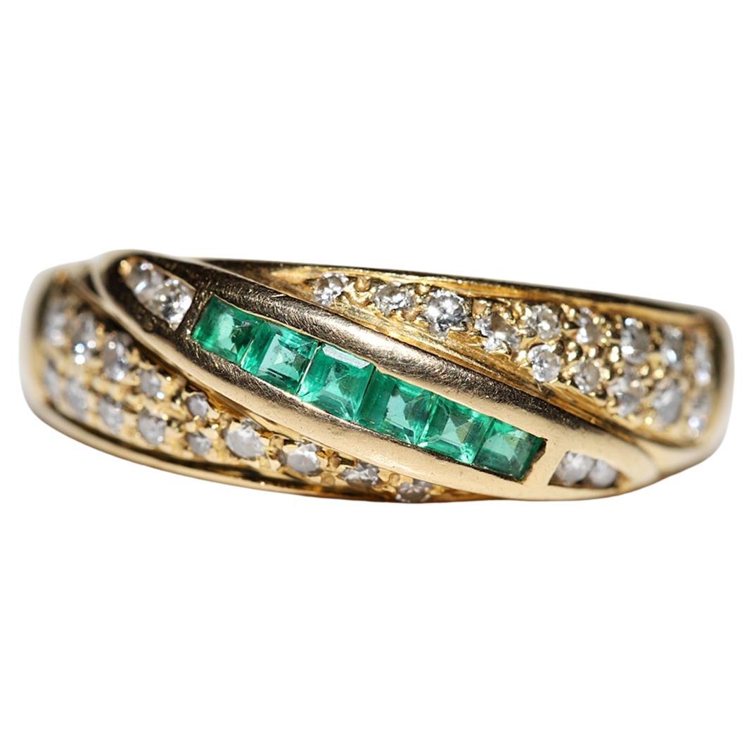 Vintage Circa 1970s 18k Gold Natural Diamond And Caliber Emerald Ring For Sale