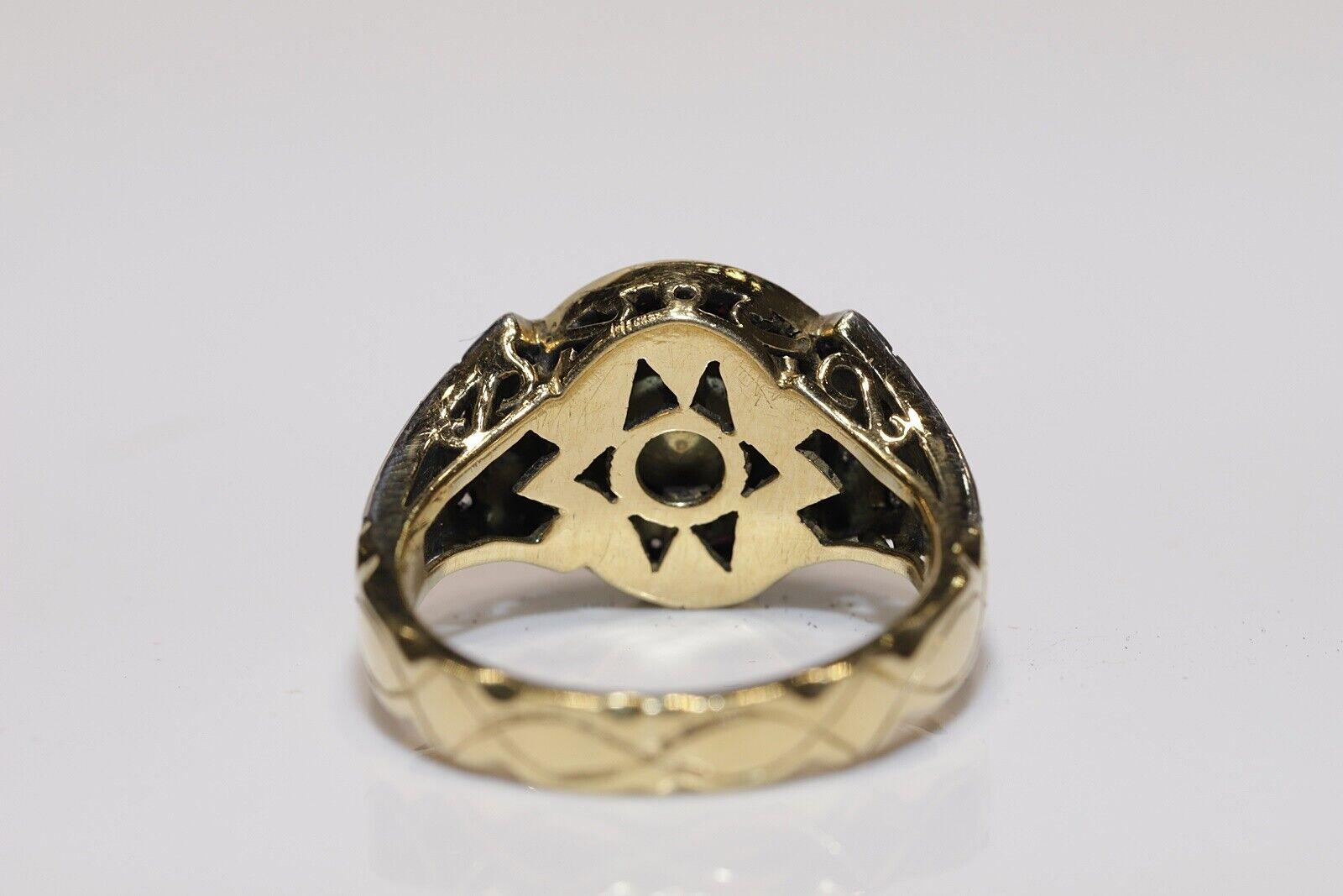 Vintage Circa 1970er Jahre 18k Gold Natürlicher Diamant und Kaliber Rubin Dekorierter Ring (Rosenschliff) im Angebot
