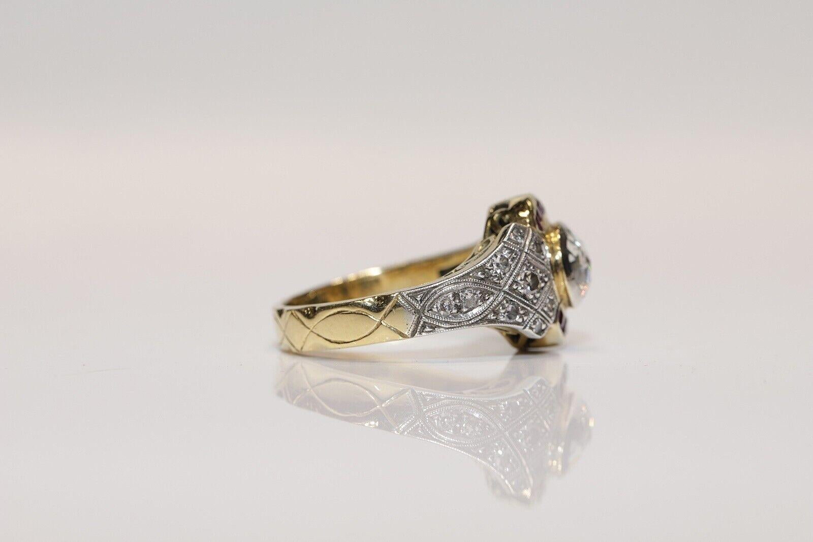 Vintage Circa 1970er Jahre 18k Gold Natürlicher Diamant und Kaliber Rubin Dekorierter Ring Damen im Angebot