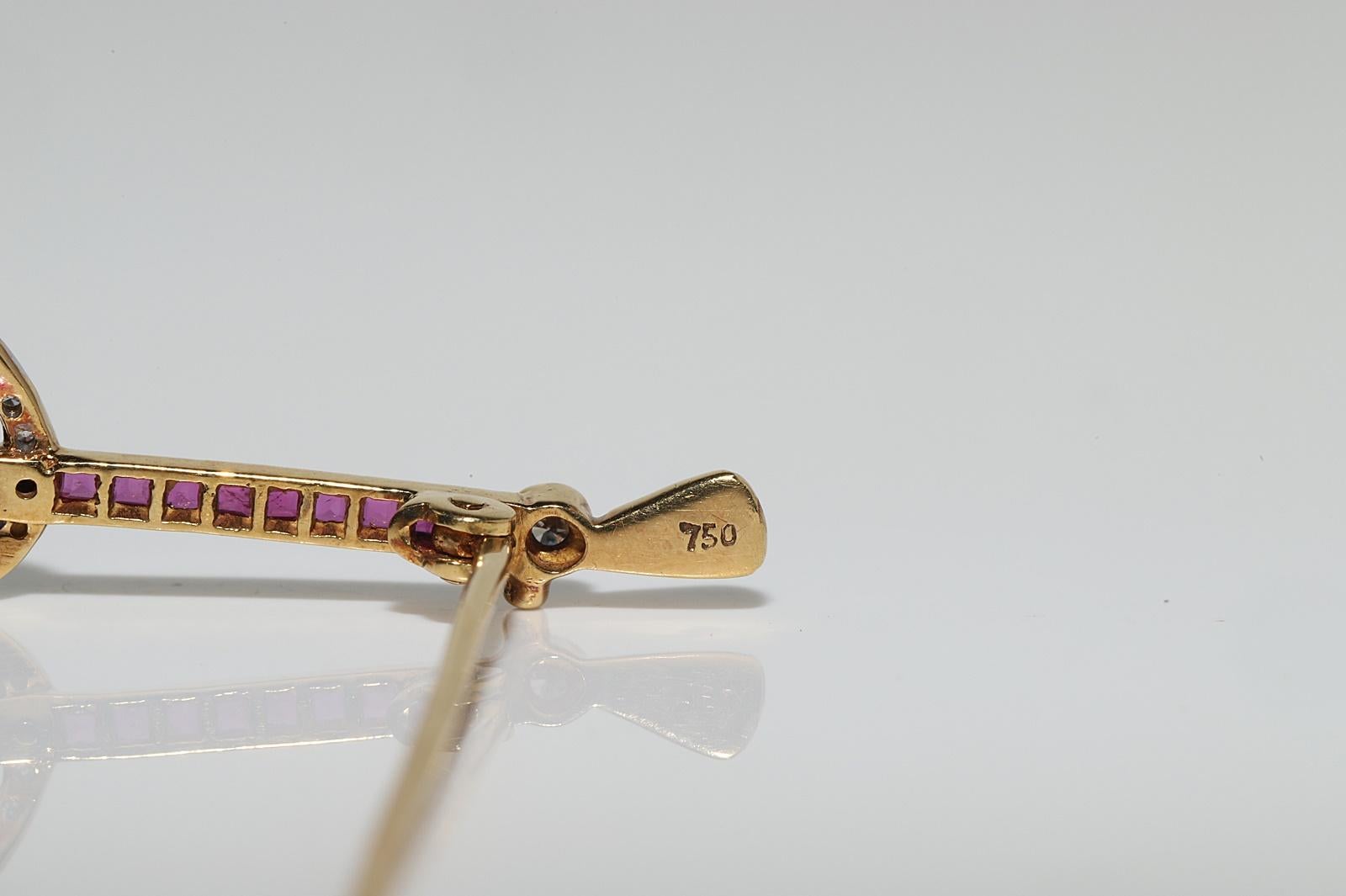 Vintage Circa 1970s 18k Gold Natural Diamond And Caliber Ruby Golf Clup Brooch In Good Condition For Sale In Fatih/İstanbul, 34