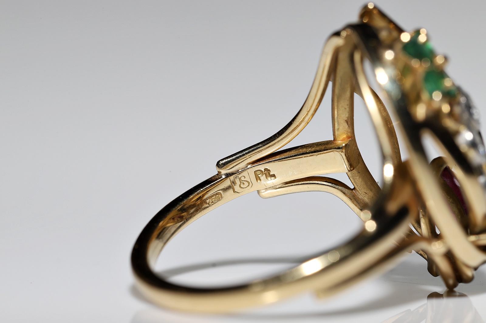 Vintage Circa 1970er Jahre 18k Gold Natürlicher Diamant und Smaragd Rubin Saphir Ring im Angebot 5