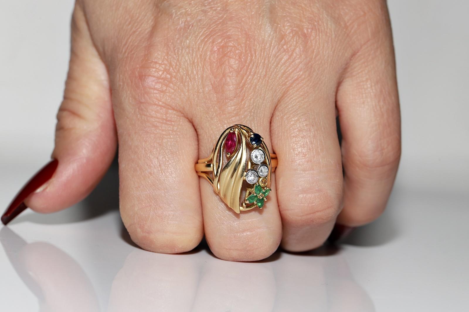 Vintage Circa 1970er Jahre 18k Gold Natürlicher Diamant und Smaragd Rubin Saphir Ring im Angebot 8