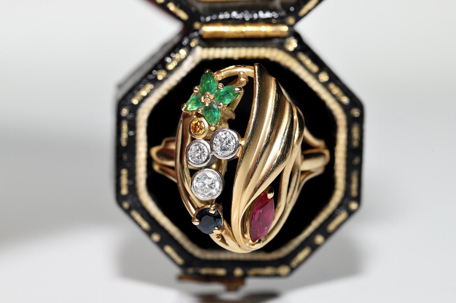 Vintage Circa 1970s 18k Gold Natural Diamond And Emerald Ruby Sapphire Ring For Sale 10
