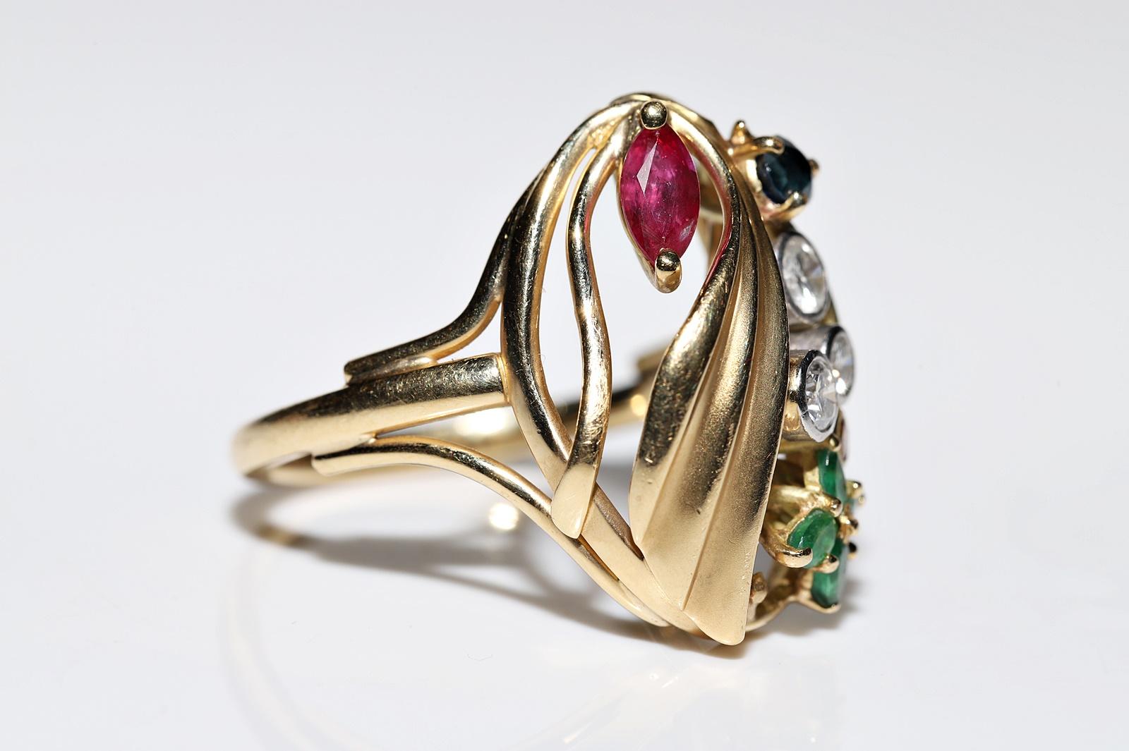 Vintage Circa 1970s 18k Gold Natural Diamond And Emerald Ruby Sapphire Ring In Good Condition For Sale In Fatih/İstanbul, 34