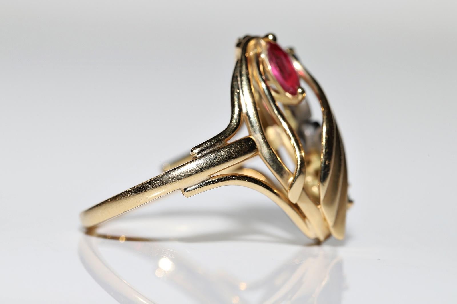 Vintage Circa 1970er Jahre 18k Gold Natürlicher Diamant und Smaragd Rubin Saphir Ring Damen im Angebot