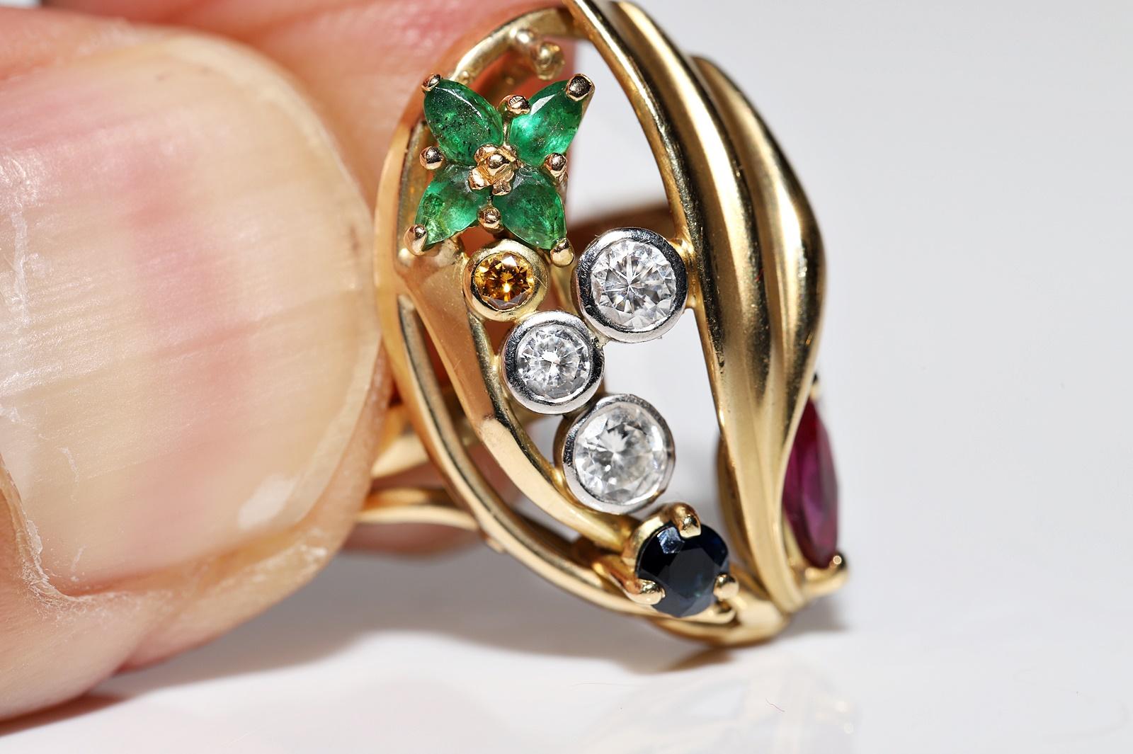 Vintage Circa 1970s 18k Gold Natural Diamond And Emerald Ruby Sapphire Ring For Sale 2