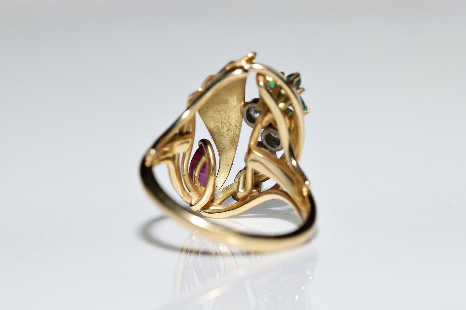 Vintage Circa 1970s 18k Gold Natural Diamond And Emerald Ruby Sapphire Ring For Sale 3