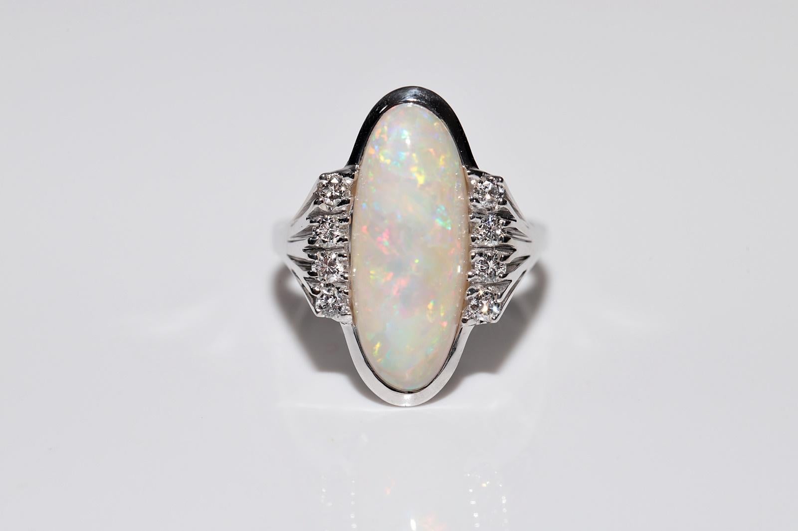 Brilliant Cut Vintage Circa 1970s 18k Gold Natural Diamond And Opal Decorated Ring For Sale