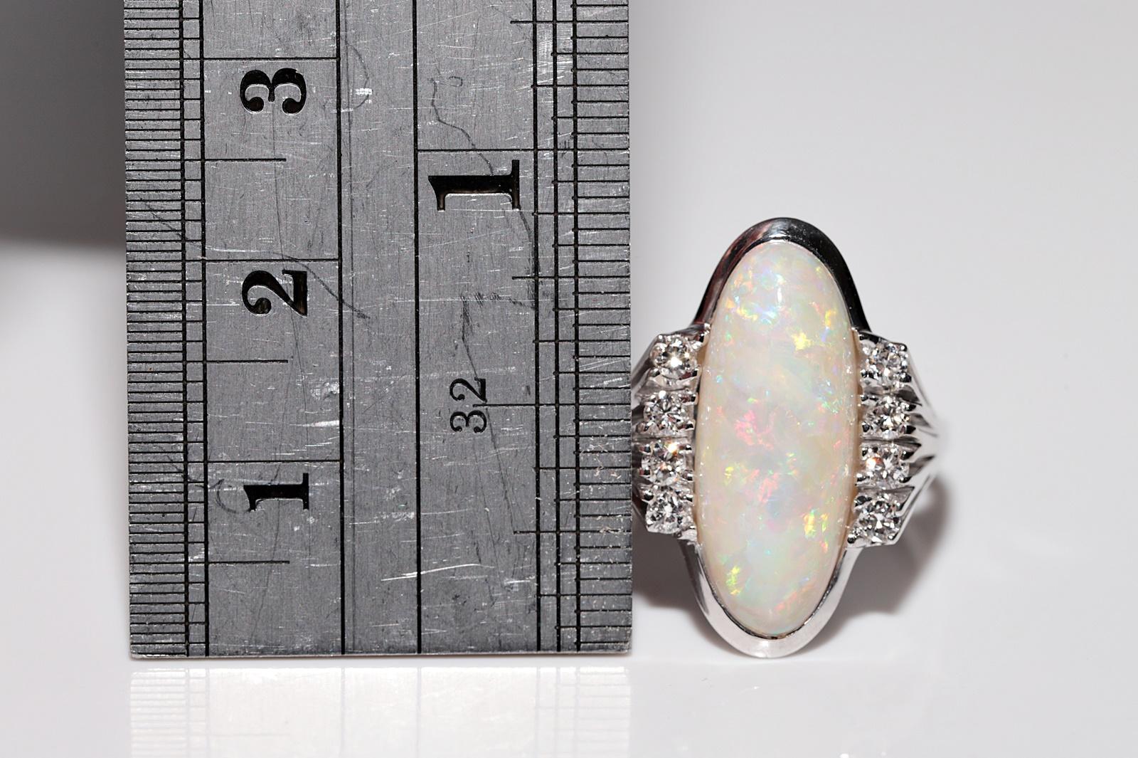Vintage Circa 1970s 18k Gold Natural Diamond And Opal Decorated Ring In Good Condition For Sale In Fatih/İstanbul, 34