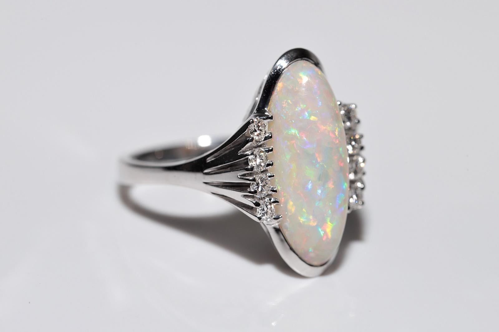 Women's Vintage Circa 1970s 18k Gold Natural Diamond And Opal Decorated Ring For Sale