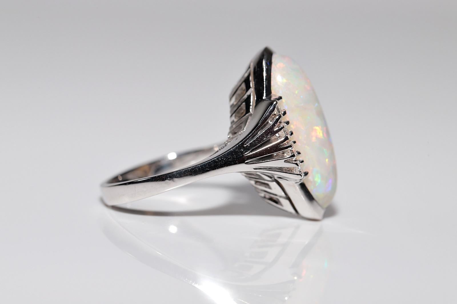 Vintage Circa 1970s 18k Gold Natural Diamond And Opal Decorated Ring For Sale 1