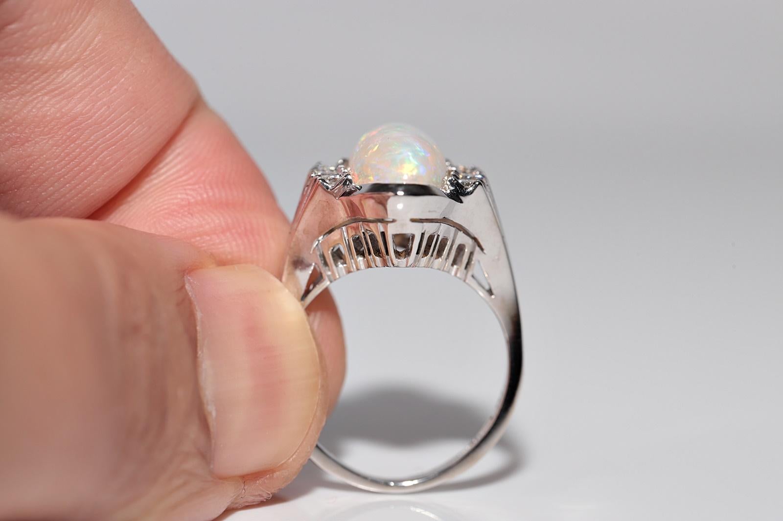 Vintage Circa 1970s 18k Gold Natural Diamond And Opal Decorated Ring For Sale 2