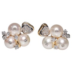 Orecchino decorato con diamanti naturali e perle in oro 18k, vintage, anni
70 circa.