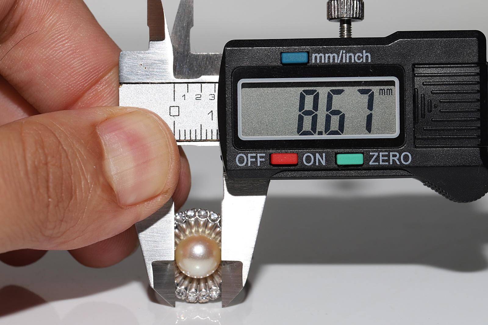 Anello decorato con diamanti naturali e perle in oro 18k, CIRCA ANNI 70 in vendita 7