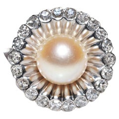 Vintage Circa 1970s 18k Gold Natural Diamond And Pearl Decorated Ring