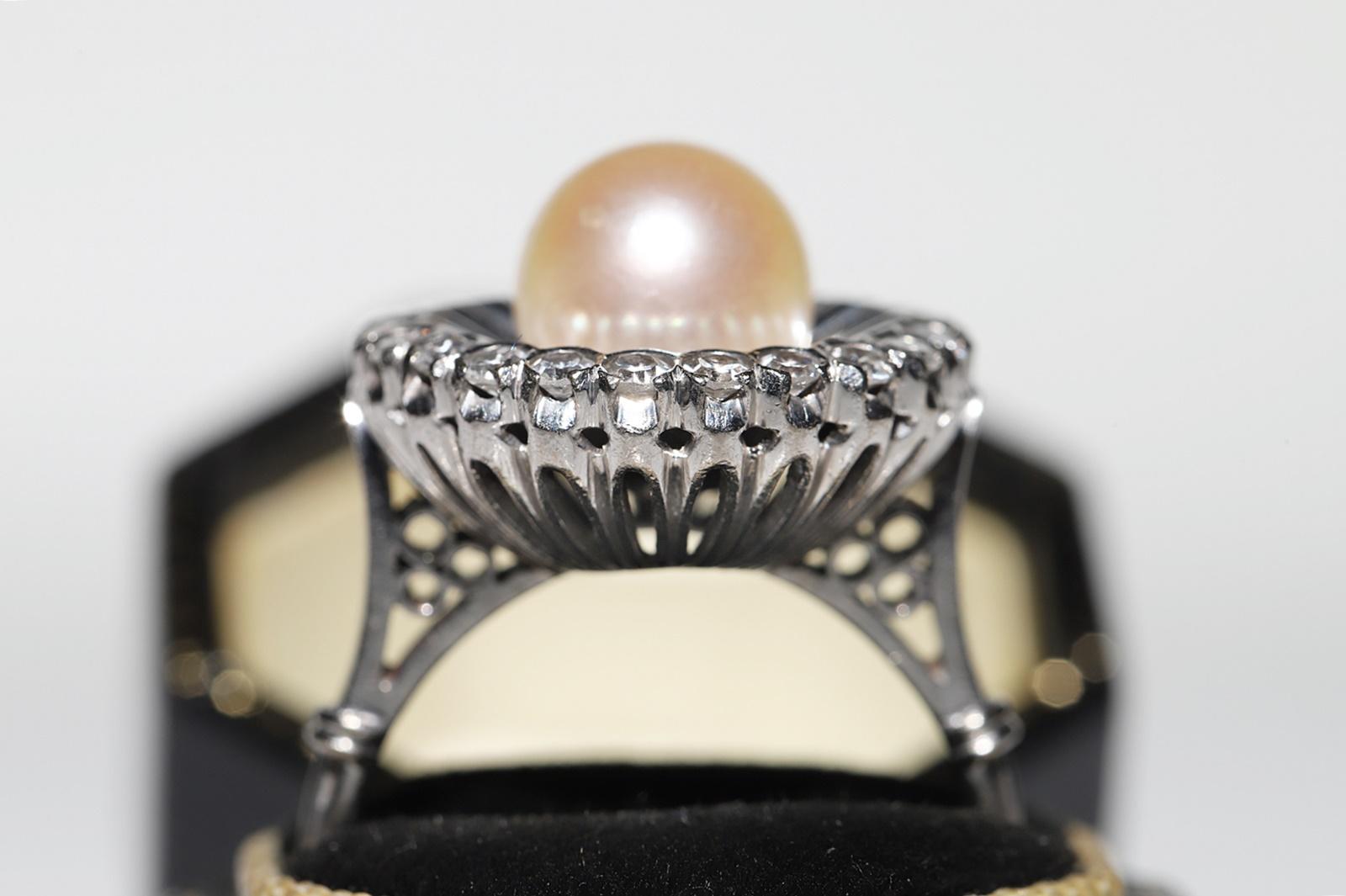 Retro Vintage Circa 1970s 18k Gold Natural Diamond And Pearl Decorated Ring For Sale