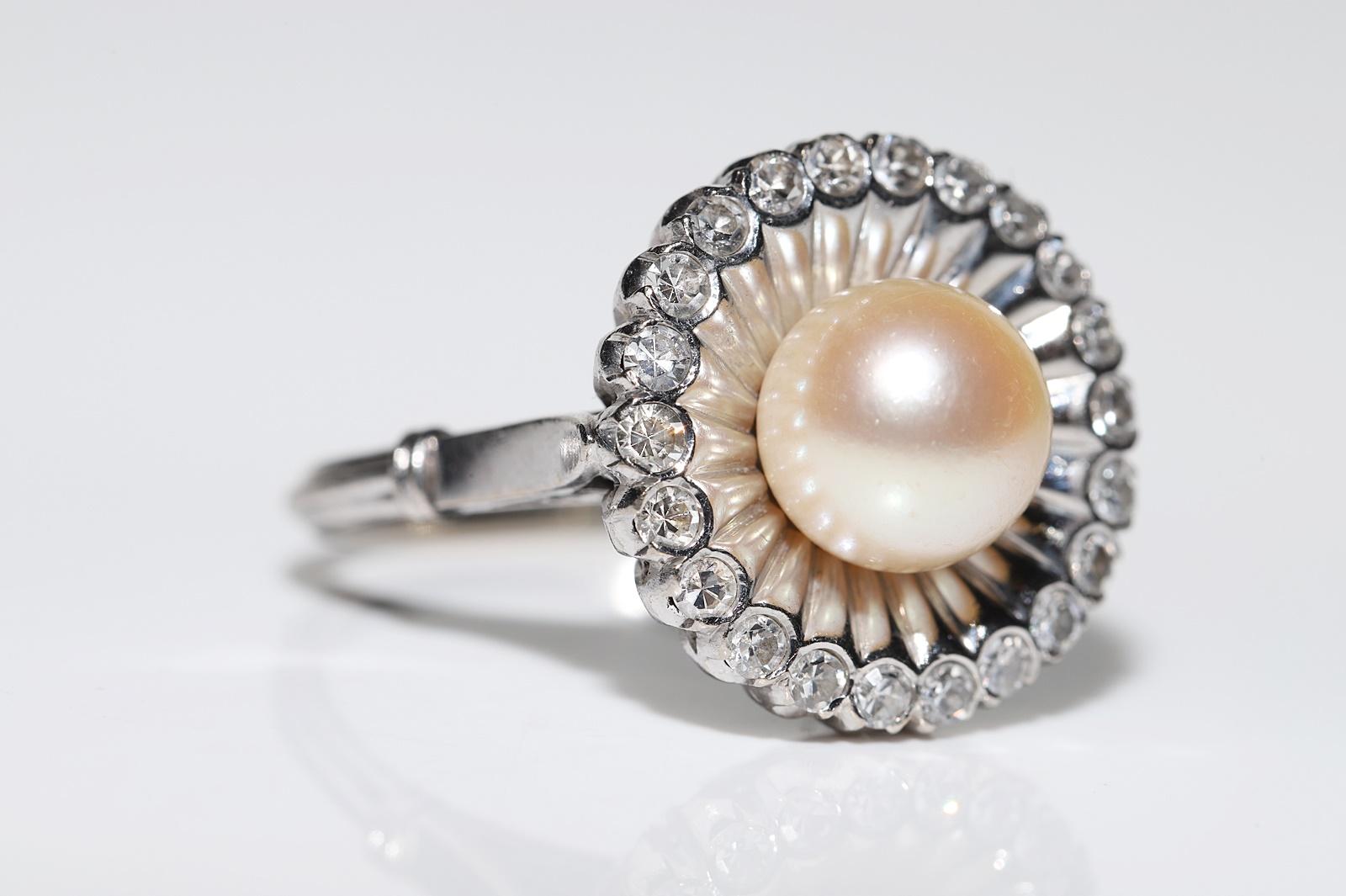 Vintage Circa 1970s 18k Gold Natural Diamond And Pearl Decorated Ring In Good Condition For Sale In Fatih/İstanbul, 34