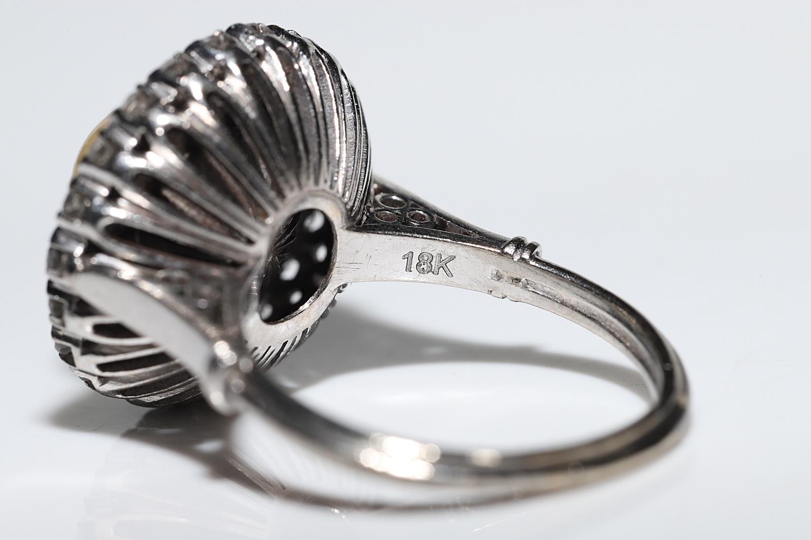 Anello decorato con diamanti naturali e perle in oro 18k, CIRCA ANNI 70 in vendita 3