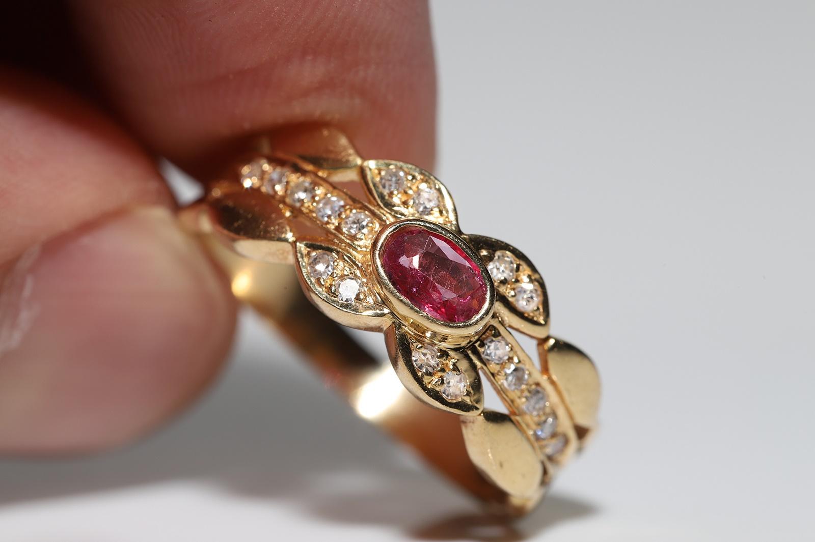 Vintage Circa 1970s 18k Gold Natural Diamond And Ruby Decorated Ring  For Sale 6