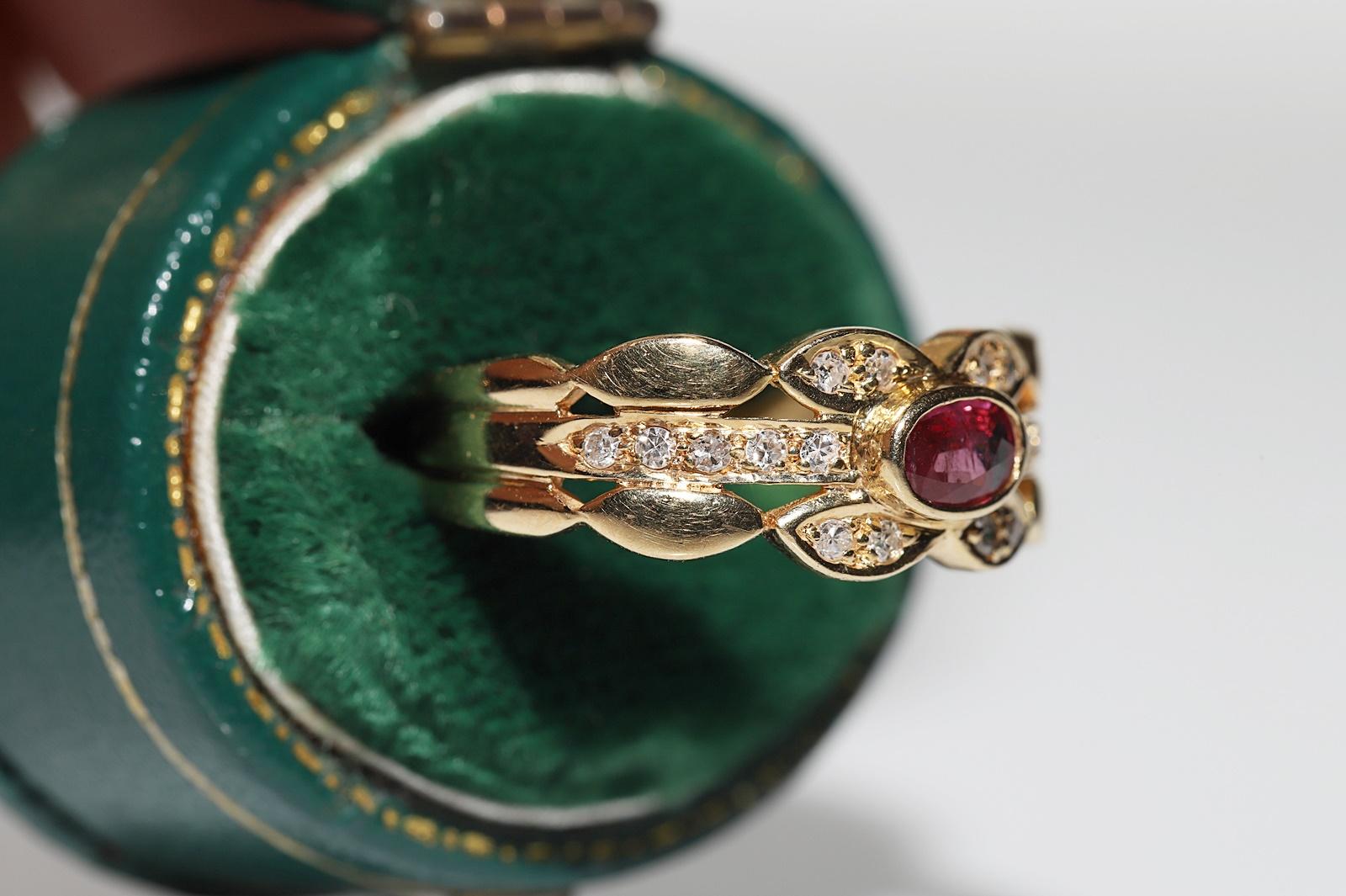 Vintage Circa 1970s 18k Gold Natural Diamond And Ruby Decorated Ring  For Sale 1