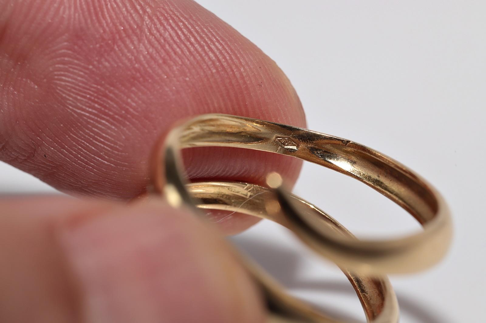 Vintage Circa 1970s 18k Gold Natural Diamond And Ruby Decorated Snake Ring For Sale 9